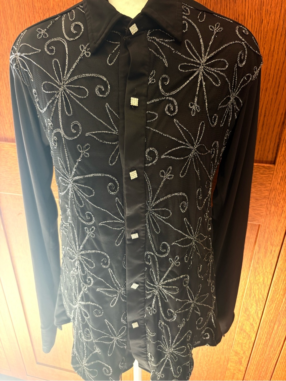 Black Silver Embroidered Long-Sleeve Stretch Dress Shirt Blouse Rhinestones Med